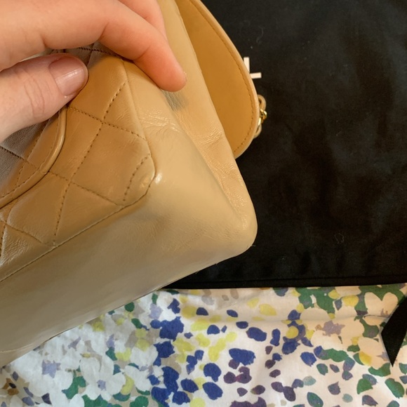 SOLD CHANEL Vintage Border Flap Medium Bag - Picture 8 of 16